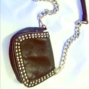 This bag is super stylish.